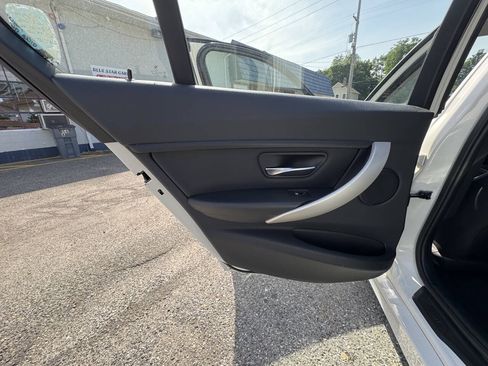 Used 2014 BMW 320i xDrive Sedan AWD/4WD image 23