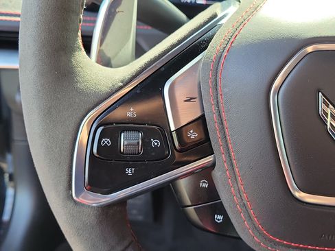Used 2025 Chevrolet Corvette Z06 RWD image 17