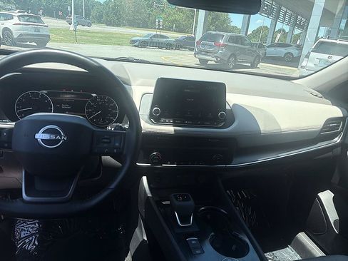 Certified 2025 Nissan Rogue SV AWD/4WD image 14