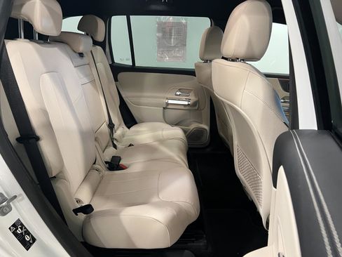 Used 2023 Mercedes-Benz EQB 300 4MATIC image 33