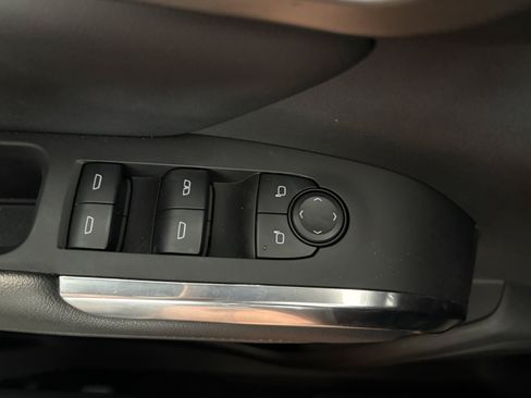 Used 2025 Chevrolet Traverse LT FWD image 11