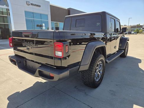 Used 2025 Jeep Gladiator Sport AWD/4WD image 3