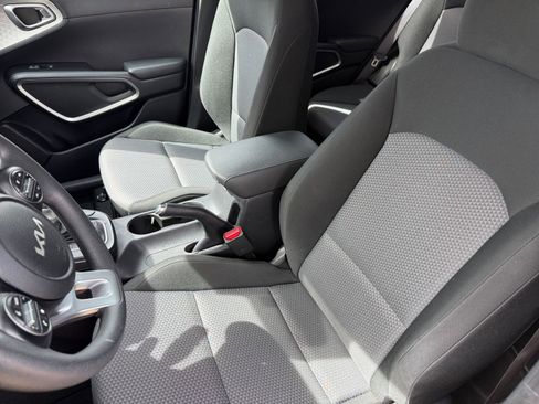 Used 2025 Kia Soul LX w/ LX Technology Package image 36