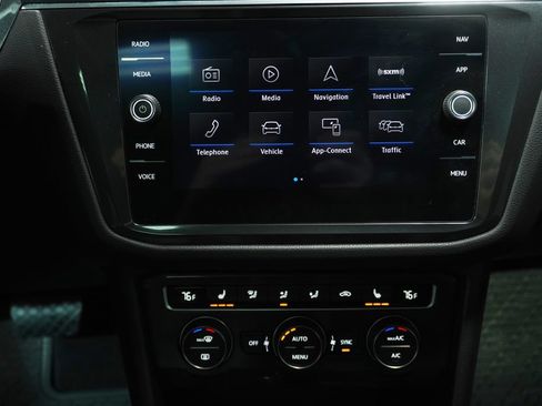 Used 2019 Volkswagen Tiguan SEL AWD/4WD image 17