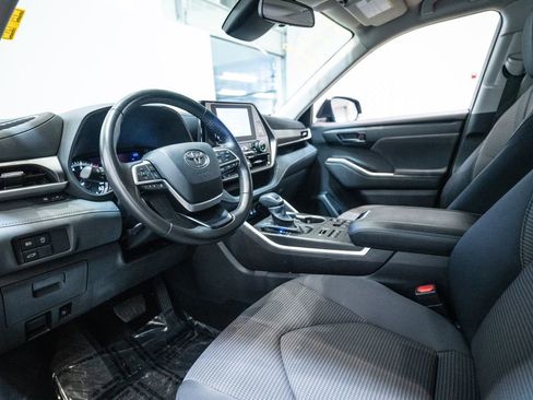 Certified 2024 Toyota Highlander LE image 4