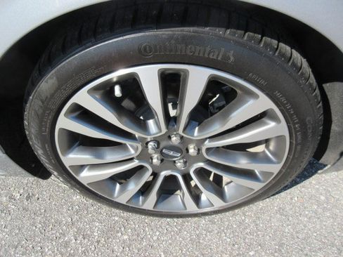 Used 2020 Lincoln Continental Reserve w/ Luxury Package AWD/4WD image 10