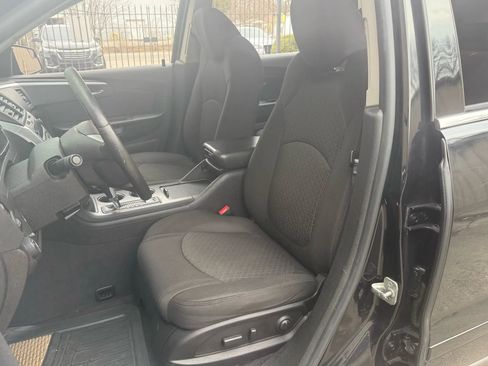 Used 2011 Chevrolet Traverse LT image 12