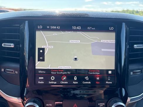 Used 2019 RAM 1500 Laramie AWD/4WD image 16