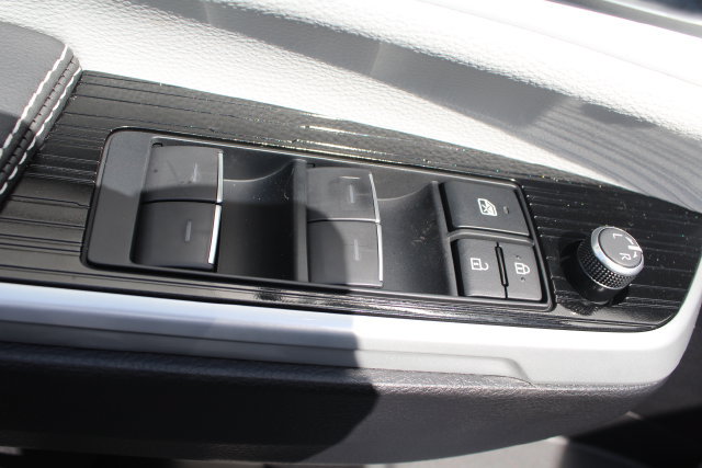 Certified 2026 Toyota Sienna XSE FWD image 46