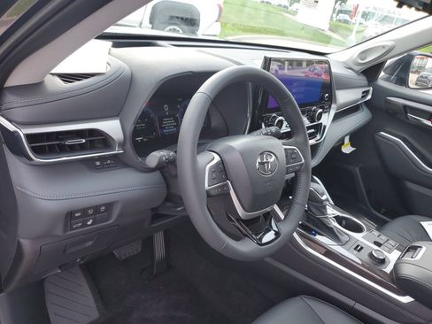 New 2026 Toyota Highlander Platinum AWD/4WD image 20