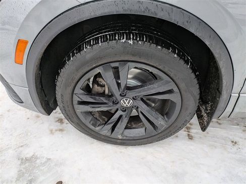 Used 2023 Volkswagen Tiguan SE R-Line image 24