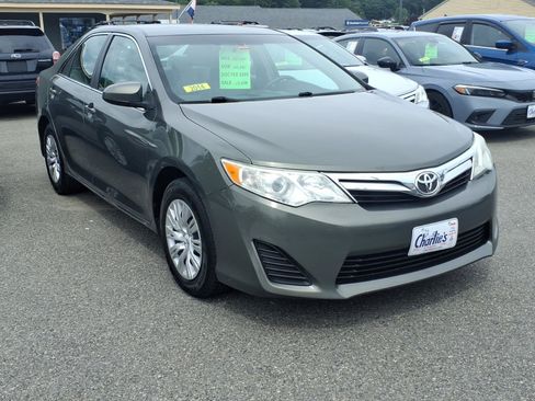 Used 2014 Toyota Camry LE FWD image 3