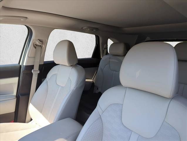 Used 2024 Kia Sorento S w/ Panoramic Sunroof Package FWD image 19