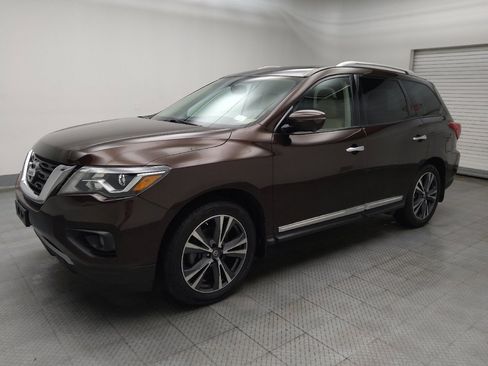 Used 2019 Nissan Pathfinder Platinum image 2