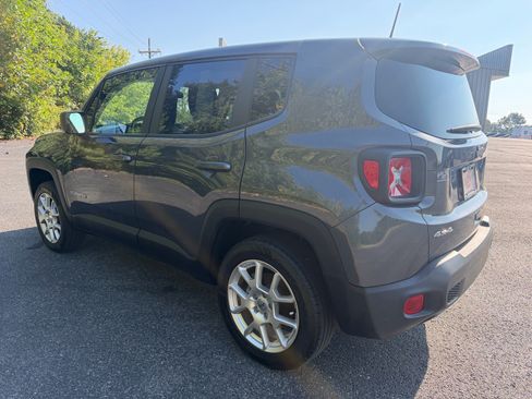 Used 2023 Jeep Renegade Latitude AWD/4WD image 10
