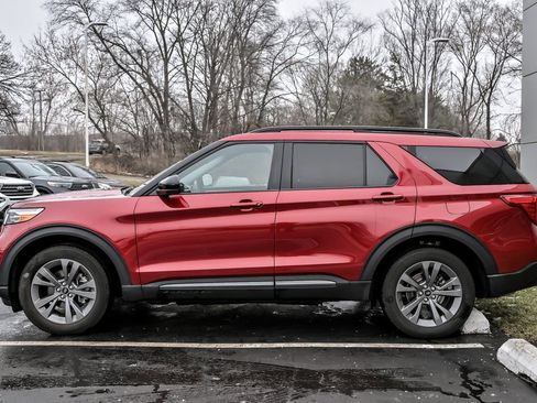Used 2023 Ford Explorer XLT w/ Equipment Group 202A image 5