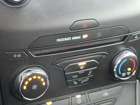 Used 2018 Ford Edge SE image 28