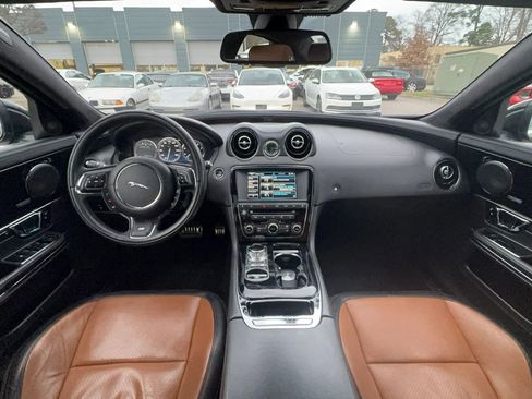 Used 2015 Jaguar XJ R image 11