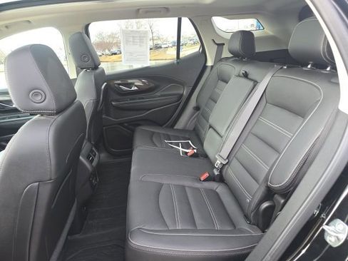 Used 2024 GMC Terrain Denali w/ Black Diamond Edition image 10