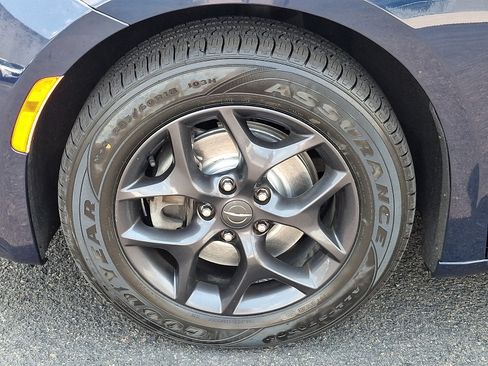 Used 2020 Chrysler Pacifica Touring-L Plus w/ S Appearance Package FWD image 27