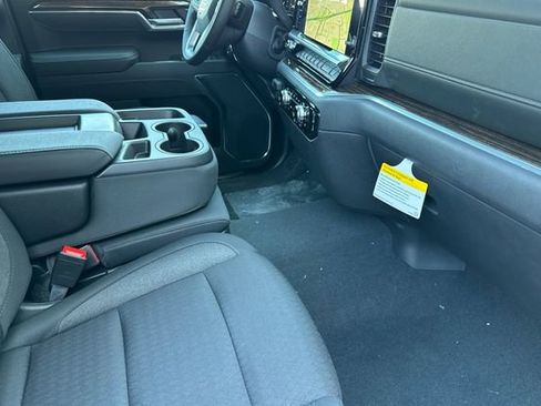 New 2026 GMC Sierra 1500 SLE w/ Preferred Package image 17