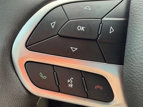 Used 2023 Chrysler Pacifica Touring-L AWD/4WD image 26