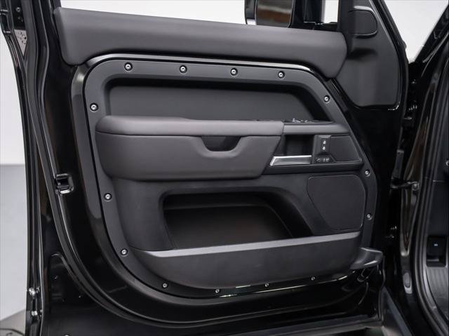 New 2026 Land Rover Defender 110 X-Dynamic SE AWD/4WD image 23