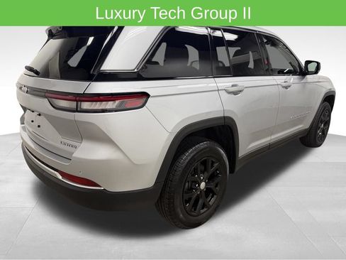 Used 2025 Jeep Grand Cherokee Limited w/ Luxury Tech Group II AWD/4WD image 8
