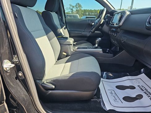 Used 2021 Toyota Tacoma TRD Off-Road w/ Technology Package image 10