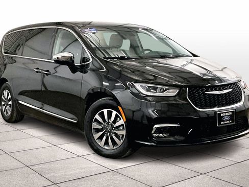 Used 2022 Chrysler Pacifica Limited image 2