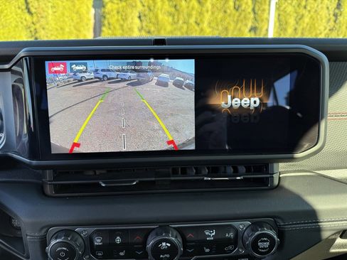 Used 2024 Jeep Wrangler Unlimited Rubicon image 30