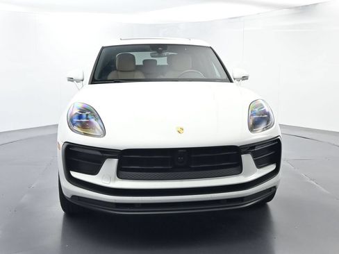 Certified 2025 Porsche Macan AWD/4WD image 18