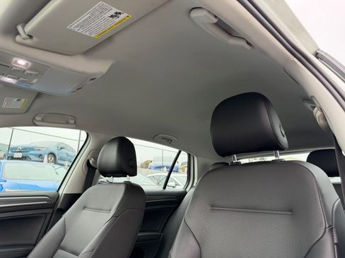 Used 2019 Volkswagen e-Golf SEL Premium image 18