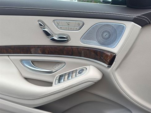 Used 2015 Mercedes-Benz S 550 Sedan image 4