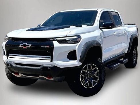 Certified 2024 Chevrolet Colorado ZR2 w/ ZR2 Convenience Package III AWD/4WD image 3