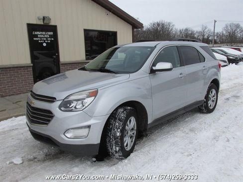 Used 2017 Chevrolet Equinox LT w/ Convenience Package image 4