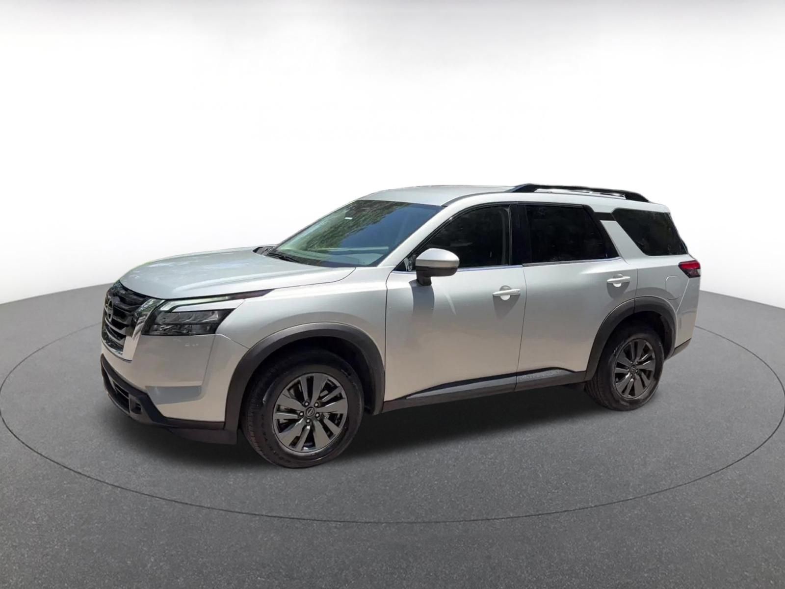 Used 2025 Nissan Pathfinder SV FWD image 7