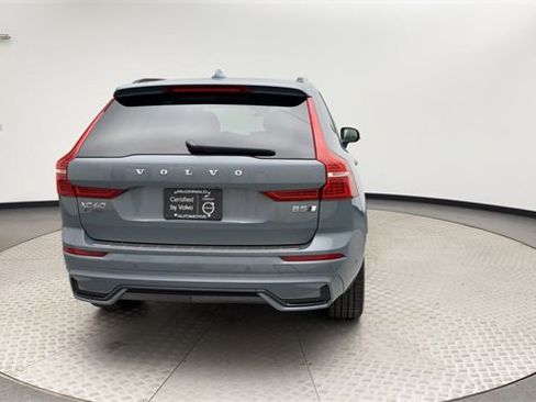 Certified 2023 Volvo XC60 B5 Ultimate w/ Climate Package image 3