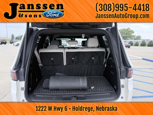 Used 2025 Jeep Wagoneer Series III w/ Premium Group I AWD/4WD image 11