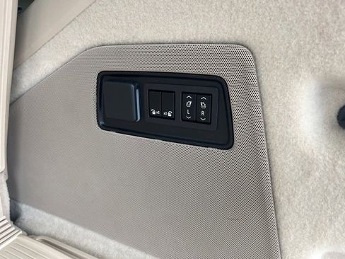 Used 2023 Cadillac Escalade Premium Luxury image 9