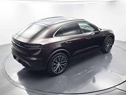 Certified 2025 Porsche Macan 4S Electric AWD/4WD image 41
