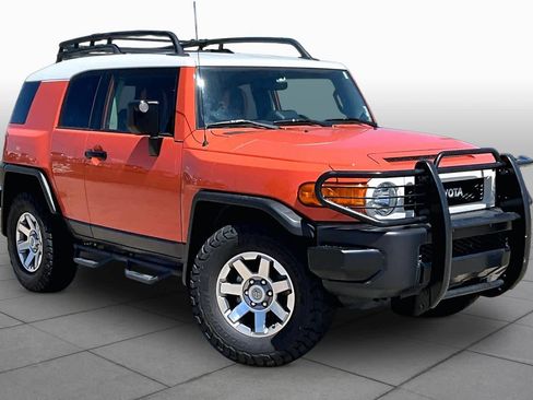 Used 2014 Toyota FJ Cruiser 4WD w/ Upgrade Package image 3
