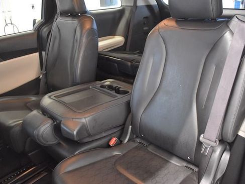 Used 2024 Kia Carnival LX FWD image 7