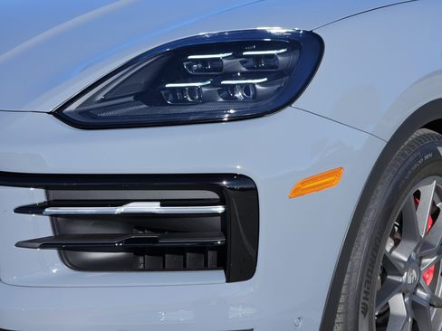 Certified 2025 Porsche Cayenne S image 12