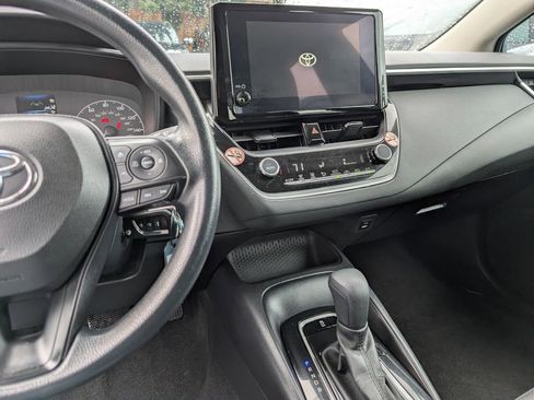 Used 2023 Toyota Corolla LE image 29