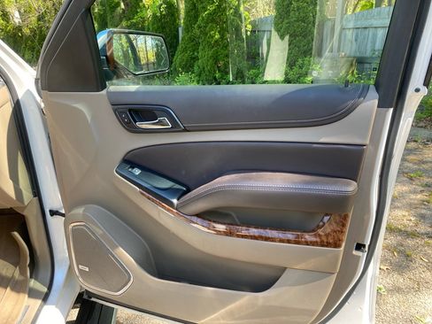 Used 2020 Chevrolet Suburban Premier AWD/4WD image 30