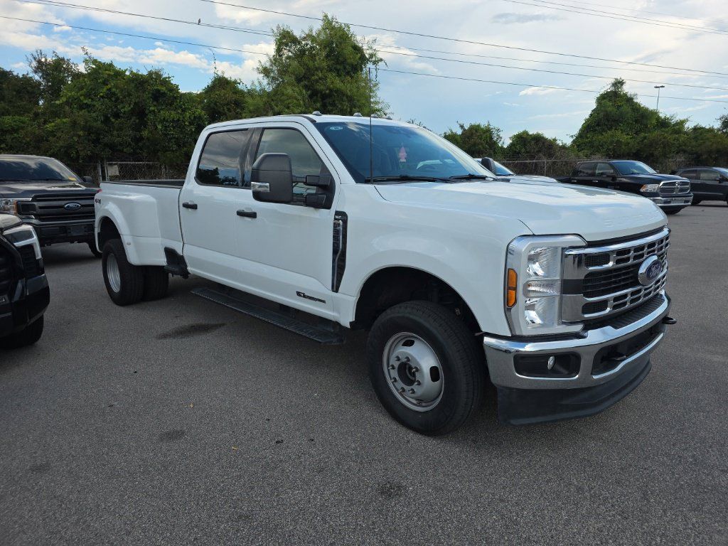 Certified 2025 Ford F350 XLT AWD/4WD image 2