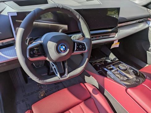 Used 2026 BMW i5 eDrive40 image 3