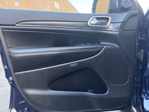 Used 2017 Jeep Grand Cherokee Limited AWD/4WD image 11