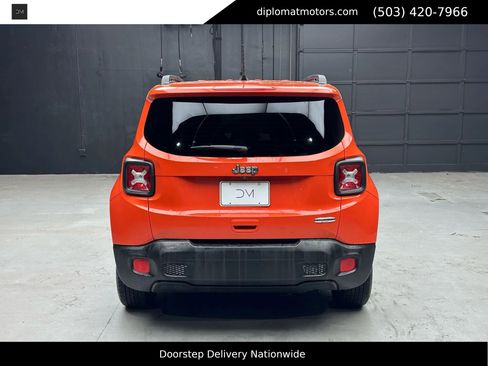 Used 2018 Jeep Renegade Latitude w/ Popular Equipment Group image 6